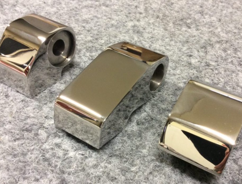 Koneistettujen metalliosien hionta ja kiillotus alihankintana – tasalaatuinen viimeistely sarjatuotantoon.